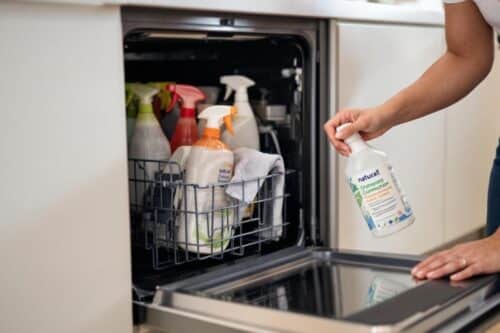 Dicas simples para eliminar os maus cheiros da sua máquina de lavar louça