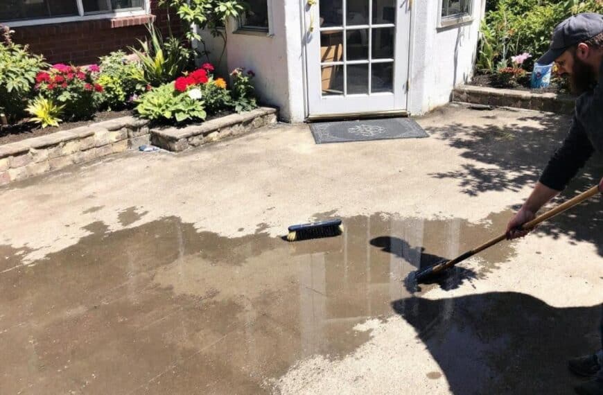 Los trucos para devolver el brillo a su terraza y sus caminos ennegrecidos sin fatigarse